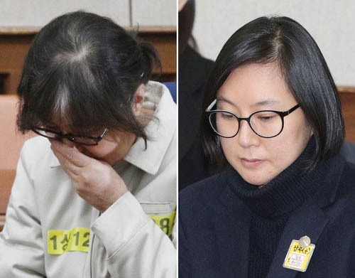 장시호, 김종, 최서원(최순실) 제1회 공판이 17일 서울 서초동 서울중앙지법에서 열린 가운데 최서원(최순실)이 피고인석에 앉아 있다. 이에 앞서 입장한 장시호씨(사진 오른쪽)도 자리에 나란히 앉아 있다. 이날 공판에서는 이모 최순실과 조카 장시호가 처음 자리를 함께 했다. <사진제공=사진공동취재단, 뉴시스>