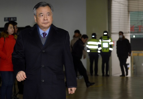 박영수 특별검사가 18일 서울 강남구 특검사무실로 출근하고 있다. <사진제공=뉴시스>