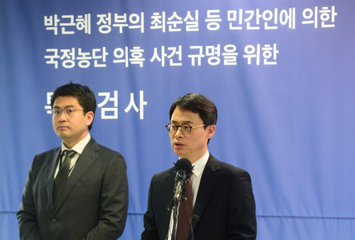 '박근혜 정부의 최순실 등 민간인에 의한 국정농단 의혹 사건 규명을 위한' 특별검사팀의 대변인 이규철 특검보가 16일 오후 서울 강남구 대치동 특별검사 사무실에서 브리핑을 하고 있다. <사진제공=뉴시스>