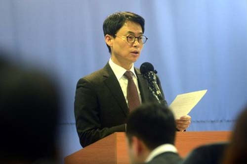 최순실 국정농단 사태 수사를 맡은 박영수 특별검사팀의 이규철 대변인(특검보)이 22일 오후 서울 강남구 대치동 특검 사무실에서 브리핑을 하고 있다. <사진제공=뉴시스>