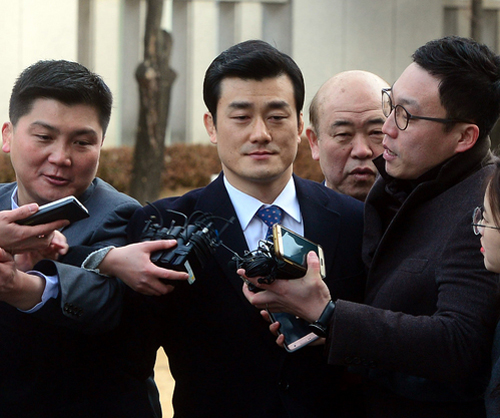 박근혜 대통령 탄핵심판 4회 변론기일인 12일 오전 서울 종로구 헌법재판소에 이영선 청와대 행정관이 증인으로 출석하고 있다. <사진제공=뉴시스>