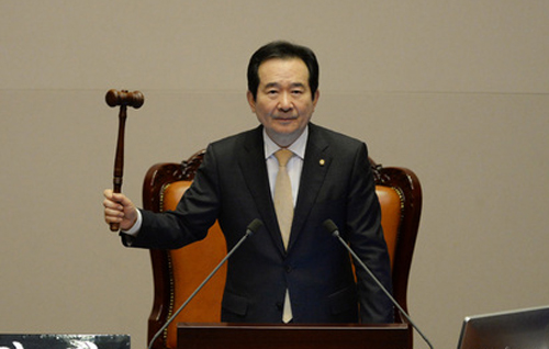 정세균 국회의장이 23일 서울 여의도 국회에서 열린 제349회 국회 (임시회) 제8차 본회의에서 의사봉을 두드리고 있다. <사진제공=뉴시스>