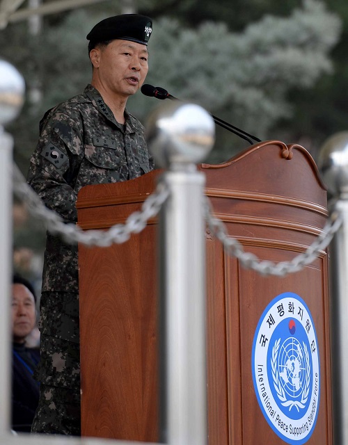 ▲ 지난달 인천 계양구 국제평화지원단 연병장에서 열린 '동명부대 19진 환송식'에서 장준규 육군참모총장이 격려사를 하고 있는 모습. <사진제공=뉴시스>