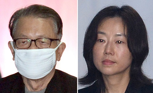 ▲ 김기춘(왼쪽부터) 전 청와대 비서실장과 조윤선 전 문화체육관광부 장관 <사진제공=뉴시스>