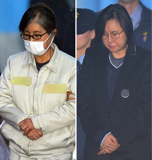 ▲ 박근혜 전 대통령의 '비선 실세' 최순실 씨와 조카 장시호(오른쪽) 씨가 지난달 24일 오전 서울 서초구 서울중앙지법에서 열린 9차 공판을 받기 위해 호송차에서 내려 법정으로 걸어가고 있는 모습. <사진제공=뉴시스>