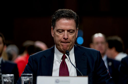 ▲ 제임스 코미 전 연방수사국(FBI) 국장이 8일(현지시간) 워싱턴 상원 정보위 청문회에서 증언하던 중 잠시 입을 꽉 다물고 있다. <사진제공=뉴시스>