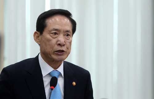 ▲ 송영무 국방부 장관이 31일 오후 서울 여의도 국회 국방위원회 회의실에서 열린 대륙간탄도미사일(ICBM) 관련 긴급 현안보고에 참석해 모두발언 하고 있다. <사진제공=뉴시스>