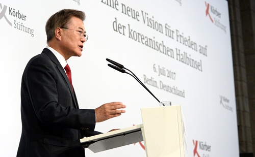 ▲ 지난달 6일(현지시간) 독일 베를린 시청에서 쾨르버 재단 초청 연설을 한 문재인 대통령,<사진제공=뉴시스>