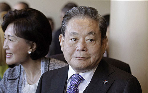 ▲ 2014년 5월10일 자택에서 급성 심근경색으로 쓰러져 삼성서울병원에서 치료를 받고 있는 이건희 삼성 회장 <사진제공=뉴시스>