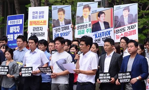 ▲ 11일 오전 서울 마포구 상암동 MBC사옥 앞에서 MBC 보도국 소속 기자들이 제작 거부를 선언하는 기자회견을 개최, 이정신 기자가 발언을 있다. <사진제공=뉴시스>