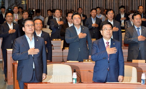 ▲ 16일 국회에서 열린 자유한국당 의원총회.<사진제공=뉴시스>