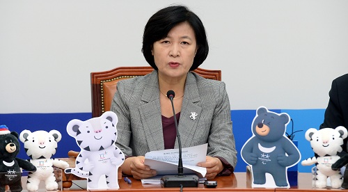 ▲ 추미애 더불어민주당 대표가 13일 오전 서울 영등포구 여의도 국회 더불어민주당 당대표회의실에서 진행된 최고위원회의에서 모두발언을 하고 있다. <사진제공=뉴시스>