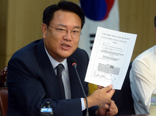 ▲ 27일 열린 ‘열린토론, 미래’에서 “댓글정치 원조는 노무현정부”라고 주장한 정진석 자유한국당 의원.<사진제공=뉴시스>