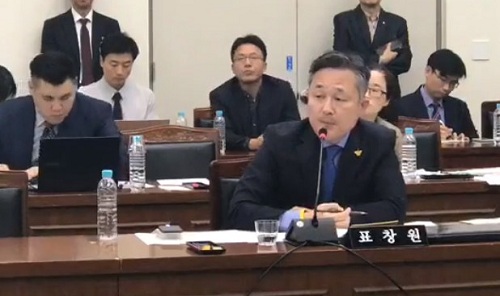 ▲ 24일 오전 부산시청에서 열린 국회 행정안전위원회의 부산시 등에 대한 국정감사에서 서병수 부산시장에 질의하고 있는 더불어민주당 표창원 의원. <이미지출처=표창원 의원 페이스북 영상 캡쳐>