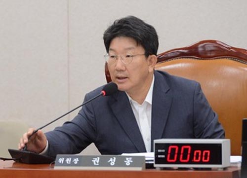 ▲ 국회 법제사법위원회 회의실에서 권성동 위원장이 전체회의를 주재하고 있는 모습. <사진제공=뉴시스>