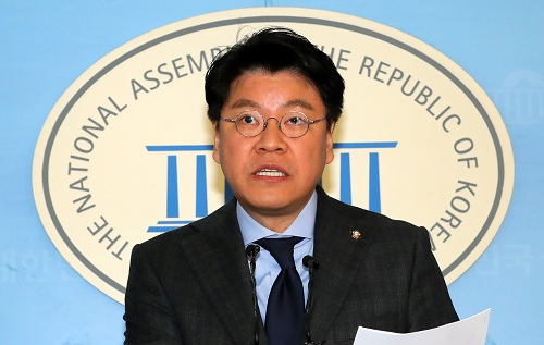 ▲ 장제원 자유한국당 수석대변인이 현안관련 브리핑을 하고 있는 모습. <사진제공=뉴시스>