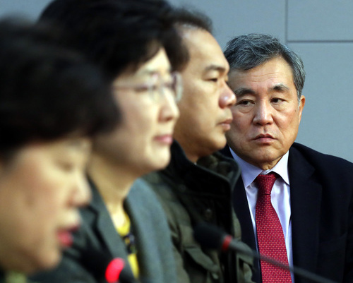 ▲ 26일 오전 서울 영등포구 여의도 국회 의원회관에서 진행된 민주평화당 창당추진위원회 정례 회의에 이상돈 의원이 참석해 앉아 있다. <사진제공=뉴시스>