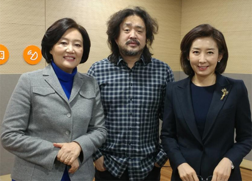 ▲ 좌로부터 박영선 더불어민주당 의원, 김어준씨, 나경원 자유한국당 의원 <사진=tbs라디오 '김어준의 뉴스공장' 페이스북>