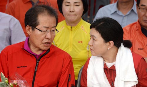 ▲ 홍준표(좌) 자유한국당 대표와 류여해(우) 최고위원 <자료사진, 사진제공=뉴시스>