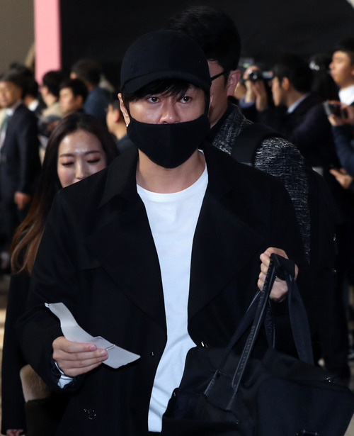 ▲ 문무일 검찰총장이 30일 오전 서울 서초구 대검찰청 청사로 출근하고 있다. <사진제공=뉴시스>