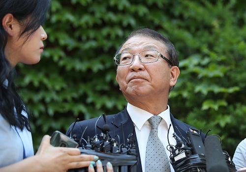 ▲ 양승태 전 대법원장이 지난 6월1일 오후 경기도 성남시 자택 인근에서 '재판거래 의혹' 관련 입장을 발표하고 있는 모습. <사진제공=뉴시스>