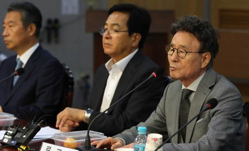 ▲ 10일 오전 서울 여의도 국회 의원회관에서 자유한국당 심재철 의원실 주최로 열린 '보수 그라운드 제로' 난상토론에서 류근일 전 조선일보 논설위원이 발언하고 있다. <사진제공=뉴시스>