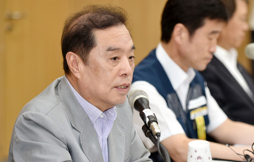 ▲ 자유한국당 김병준 비대위원장이 9일 오전 경북 경주시 천군동 경주화백컨벤션센터에서 열린 탈원전 정책 재고를 위한 국민경청회에서 인사말을 하고 있다. <사진제공=뉴시스>