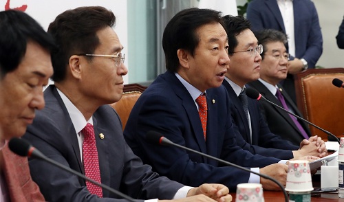 ▲ 3일 오전 서울 영등포구 여의도 국회에서 진행된 자유한국당 원내대책회의에서 김성태 원내대표가 모두발언을 하고 있다. <사진제공=뉴시스>