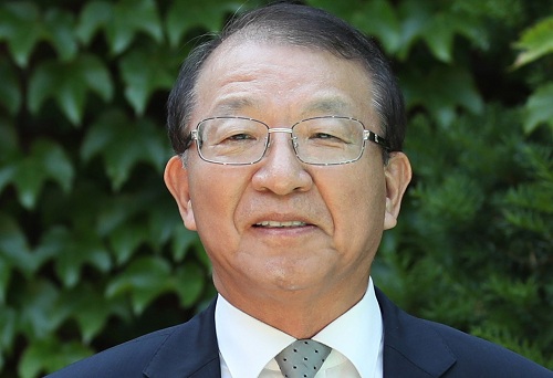 ▲ 양승태 전 대법원장이 지난 6월 1일 오후 경기도 성남시 자택 인근에서 '재판거래 의혹' 관련 입장을 발표하고 있는 모습. <사진제공=뉴시스>