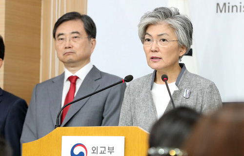 ▲ 강경화 외교부 장관이 4일 오전 서울 도렴동 외교부 청사 브리핑룸에서 내신 기자회견을 하고 있다.<사진제공=뉴시스>