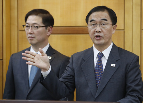 ▲ 남북고위급회담 남측 수석대표 조명균 통일부 장관이 15일 판문점 남측 평화의집에서 남북고위급회담을 마친 뒤 브리핑을 하고 있다. <사진제공=뉴시스>