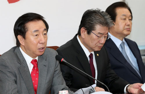 ▲ 25일 오전 서울 영등포구 여의도 국회에서 열린 자유한국당 외교통일위원회 국토교통위원회 국정감사 합동대책회의에서 김성태 원내대표가 발언하고 있다. <사진제공=뉴시스>