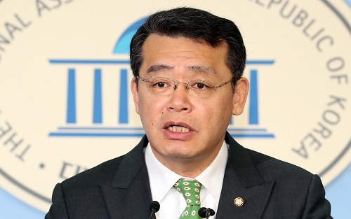 ▲ 11일 서울 여의도 국회 정론관에서 바른미래당 교육위 간사인 임재훈 의원이 유치원3법 관련 기자회견을 하고 있다. <사진제공=뉴시스>