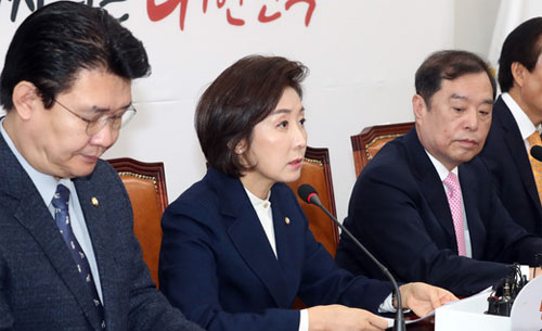 ▲ 7일 오전 서울 영등포구 여의도 국회에서 열린 자유한국당 비상대책위원회의에서 나경원 원내대표가 발언하고 있다. <사진제공=뉴시스>