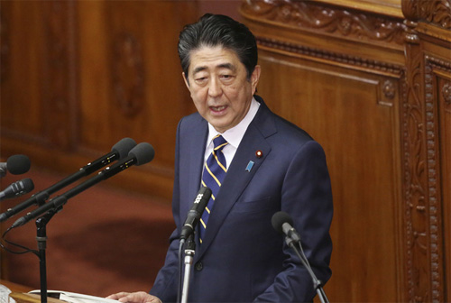 ▲ 아베 신조 일본 총리가 28일 도쿄서 국회 시정연설을 하고 있다. 아베 총리는 시정 연설에서 한국은 언급하지 않고 북한과의 관계 개선 등만을 언급했다. <사진제공=뉴시스>