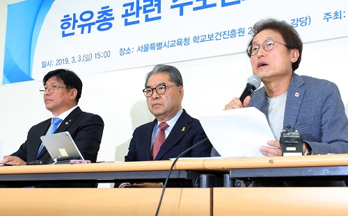 ▲ 3일 오후 서울 종로구 서울시교육청에서 서울과 경기, 인천 교육감들이 한유총 개학 연기 관련 공동 기자회견을 하고 있다. 왼쪽부터 도성훈 인천시교육감, 이재정 경기도교육감, 조희연 서울시교육감. <사진제공=뉴시스>