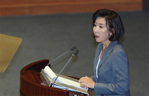 ▲ 4일 서울 여의도 국회에서 열린 제369회국회(임시회) 제4차 본회의에서 자유한국당 나경원 원내대표가 교섭단체 대표연설을 하고 있다.<사진제공=뉴시스>