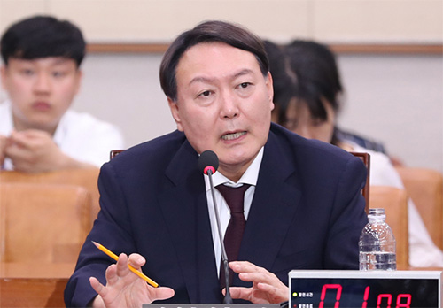 ▲ 윤석열 검찰총장 인사청문회가 열린 8일 오후 서울 여의도 국회 법제사법위원회 회의실에서 윤 후보자가 의원들의 질의에 답하고 있다.<사진제공=뉴시스>