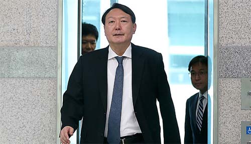 ▲ 윤석열 검찰총장이 18일 오후 서울 서초구 대검찰청에서 열린 음악회에 참석하고 있다. <사진제공=뉴시스>