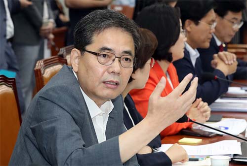 ▲ 6일 서울 여의도 국회에서 열린 국회 운영위원회 전체회의에서 자유한국당 곽상도 의원이 의사진행 발언을 하고 있다. <사진제공=뉴시스>