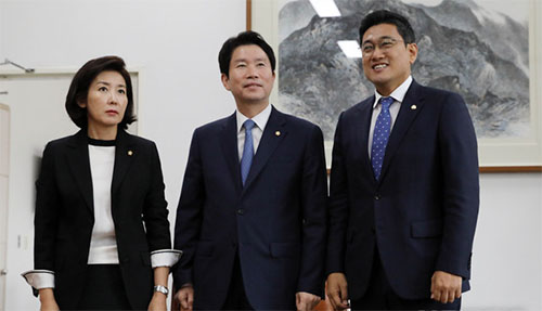 ▲ 이인영 (가운데)더불어민주당, 나경원 (왼쪽) 자유한국당, 오신환 바른미래당 원내대표가 14일 오전 서울 여의도 국회 운영위원장실에서 여야3당 원내대표 회동을 하고 있다.<사진제공=뉴시스>