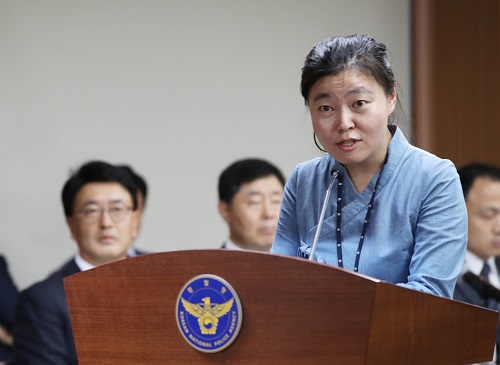 ▲ 지난 4일 국회 행안위 경찰청 국정감사에 참고인으로 출석해 더불어민주당 이재정 의원 질의에 답변하고 있는 임은정 울산지검 부장검사. <사진제공=뉴시스>