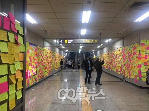 ▲ 19일 여의도 국회의사당 앞. 촛불을 든 시민들이 정치권에 '검찰개혁 완수'를 촉구하고 있다. <사진=민생경제연구소 안진걸 소장 제공>