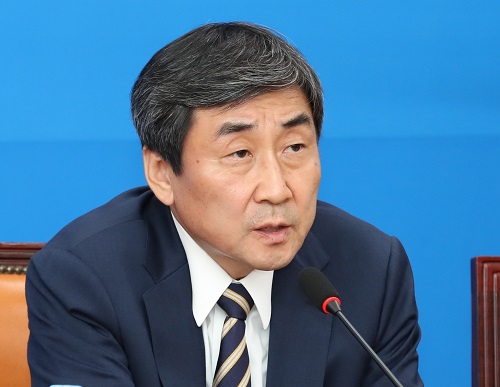 ▲ 이종걸 더불어민주당 검찰개혁특위 공동위원장이 20일 오후 서울 여의도 국회 더불어민주당 회의실에서 열린 검찰개혁특별위원회 3차 회의에서 모두 발언하고 있는 모습. <사진제공=뉴시스>