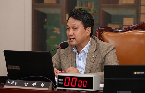 ▲ 국회 문화체육관광위원회 위원장을 맡고 있는 더불어민주당 안민석 의원. <사진제공=뉴시스>