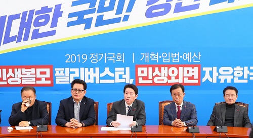 ▲ 이인영 더불어민주당 원내대표가 30일 국회에서 열린 중진의원-상임위원장-원내대표단 연석회의에서 모두발언하고 있다. <사진제공=뉴시스>