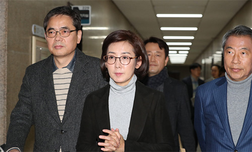 ▲ 나경원 자유한국당 원내대표가 1일 오후 서울 여의도 국회 자유한국당 회의실에서 열린 울산시장 부정선거등 친문게이트 진상조사위원회 회의에 참석하고 있다. <사진제공=뉴시스>