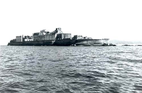 ▲ 2017년 8월13일 행정안전부 국가기록원은 일본 서남 한국기독교회관(최영신 이사장)으로부터 기증받은 일제강점기 강제동원 관련 기록물 사본을 공개했다. 이번에 국가기록원이 기증받은 기록물은 일본 내 강제동원 연구자로 잘 알려진 하야시 에이다이가 수집하거나 직접 생산한 기록물이다. 사진은 군함도 모습. <사진=국가기록원 제공>