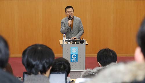 ▲ 황교안 자유한국당 대표가 6일 서울대학교에서 경제학부 학생을 대상으로 특강을 하고 있다. <사진제공=뉴시스>