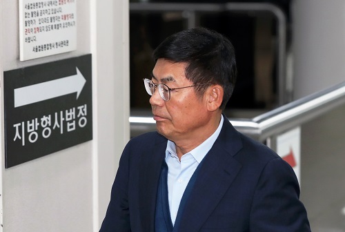 ▲ ‘노조와해 공작’에 개입한 혐의로 기소된 이상훈(사진) 삼성전자 이사회 의장이 지난 17일 1심에서 실형을 선고받고 법정 구속됐다. <사진제공=뉴시스>